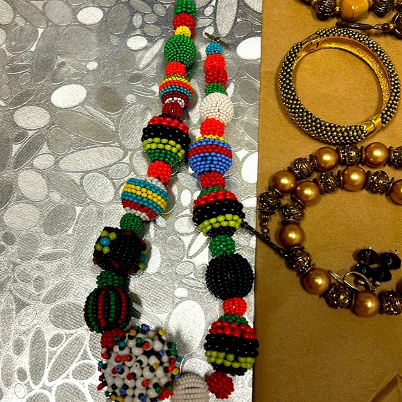 JEWELRY - MISCELLANEOUS COSTUME - Picture 2 of 6